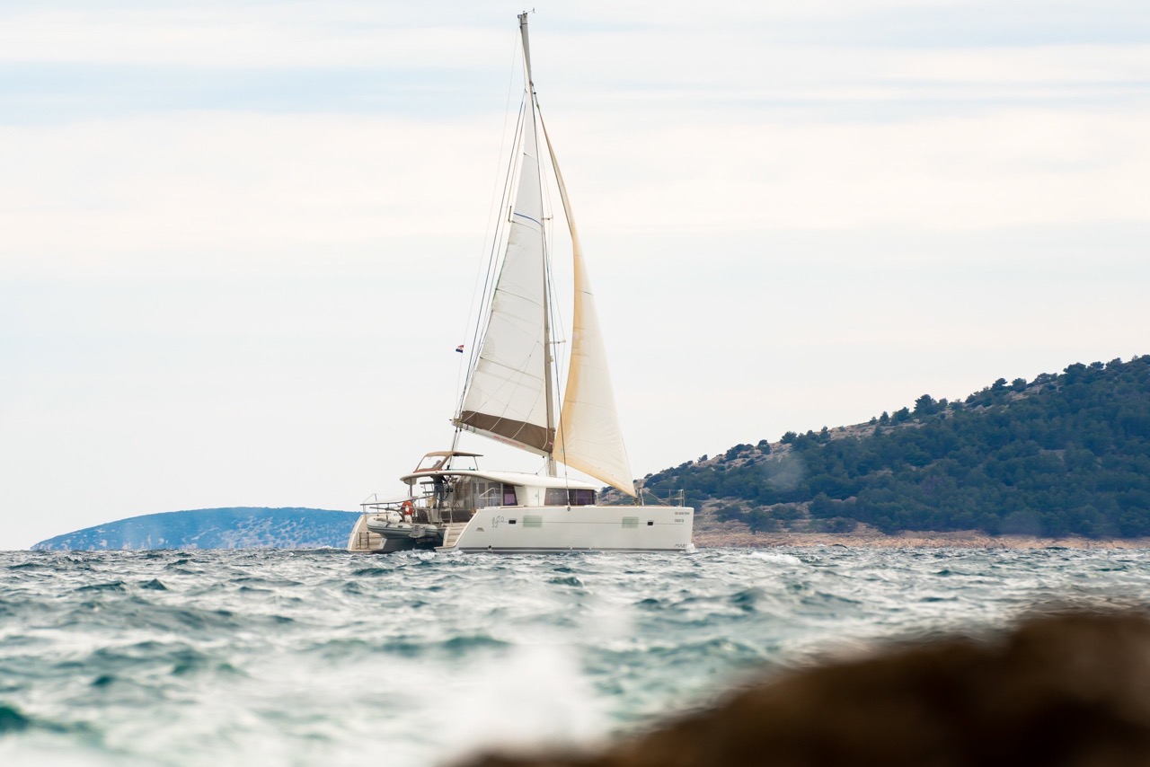 Segelboot an der kroatischen Küste